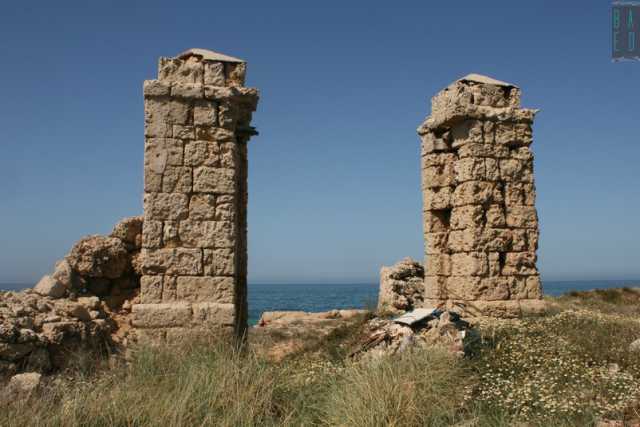 Da N-d�rr'a la lanze al trullo, dalle due colonne al "motel agip": � la costa sud di Bari